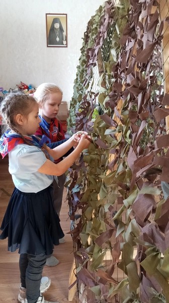 Ребята группы продлённого дня, с педагогом Любовь Николаевной Паршуковой, посетили Храм Успения Пресвятой Богородицы..