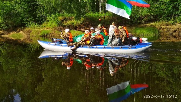 Гостеприимный КРАСНОЯР!Территория на которой расположена деревня Краснояр впечатляет. Даже полуразрушенные дома создают ауру гостеприимства, спокойствия. Создалось такое ощущение как будто старожилы этой деревни всё ещё находятся там. Вот такая взаимосвяз.