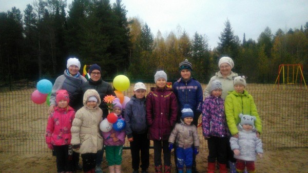 В п.Югыдъяг установили новые детские площадки.