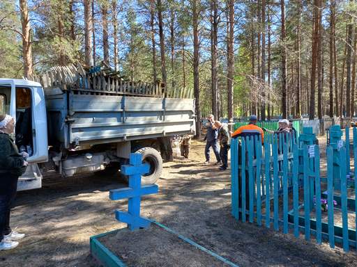 Субботник на территории кладбища в п. Югыдъяг.